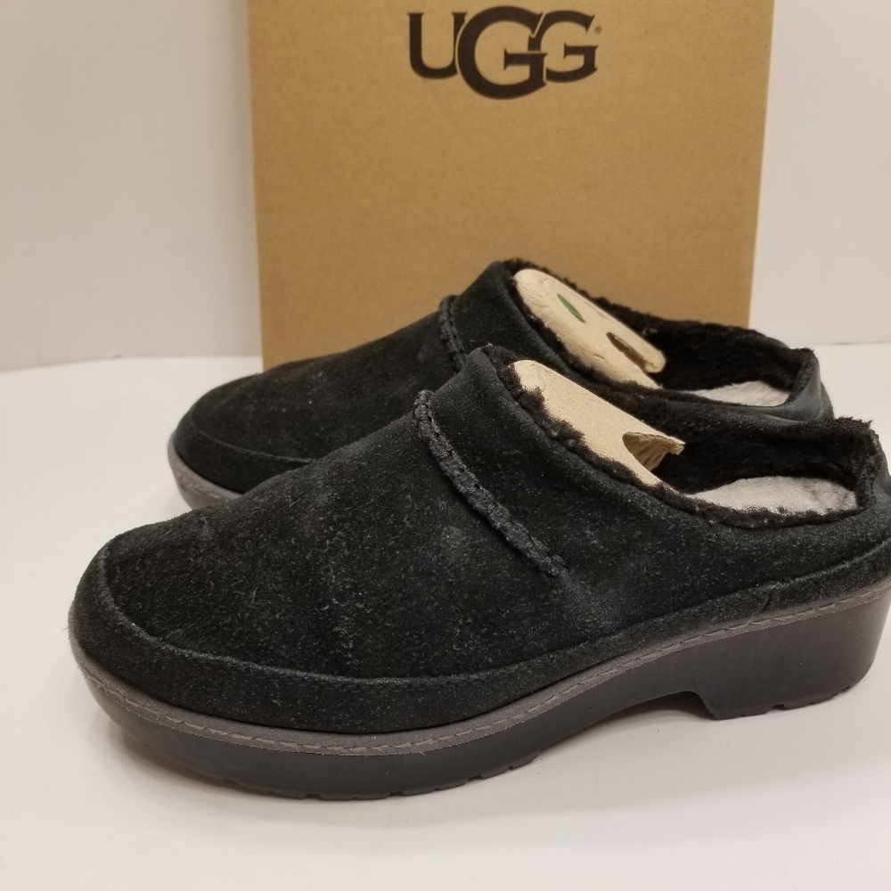 UGG W Lynwood water resistant black suede sheep skin clogs 7.5 100% authentic